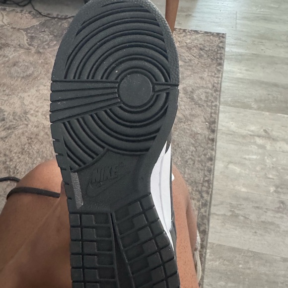 Nike Panda Dunks - Picture 5 of 7